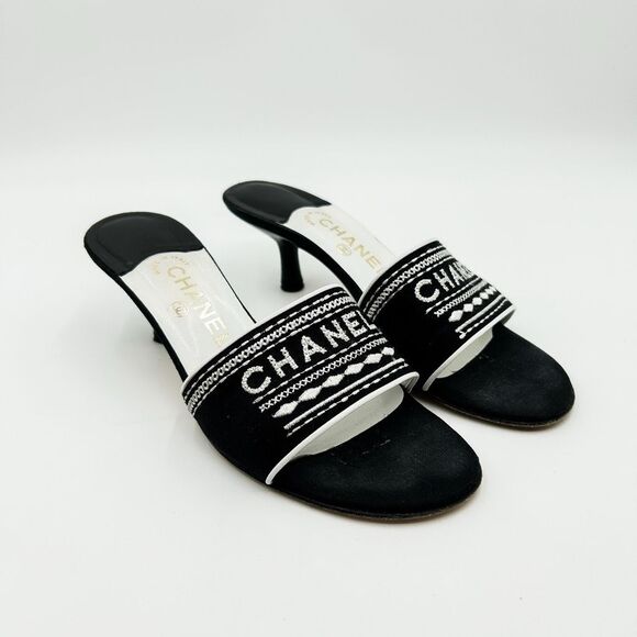 Chanel Sandals Mules Embroidered Slides Low Heels Eu 39, US 8-8.5 - Picture 2 of 14